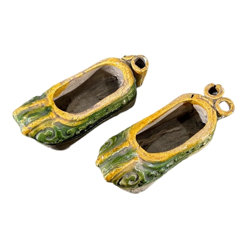 141 - PAIR OF 19TH CENTURY CHINESE QING DYNASTY SANCAI GLAZED SHOESEarthen greens and browns. (h 4.5cm x w... 