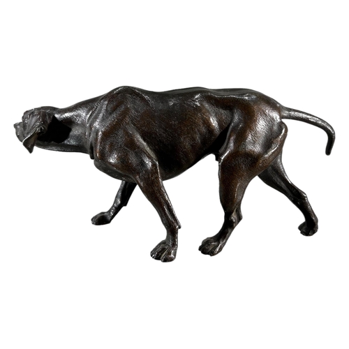 182 - A LATE 19TH/EARLY 20TH CENTURY (POSSIBLY FRENCH) PATINATED BRONZED SPELTER SCULPTURE OF A HOUND. (h ... 