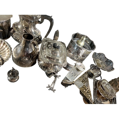 82 - A COLLECTION VICTORIAN AND LATER SILVER PLATED ITEMS, TO INCLUDE EXAMPLES FROM MAPPIN & WEBB, WALKER... 