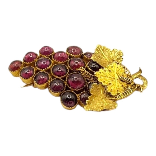 15 - A VICTORIAN ETRUSCAN REVIVAL YELLOW METAL AND CABOCHON GARNET MEMENTO MORI BROOCH FORMED AS GRAPES, ... 