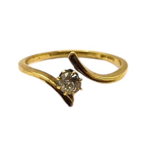 29 - AN EDWARDIAN 18CT GOLD AND DIAMOND SOLITAIRE CROSSOVER RING
The old European cut diamond (approx. 4m... 