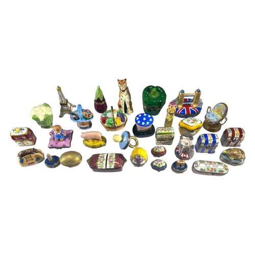 102 - LIMOGES, FRANCE, A COLLECTION OF THIRTY ‘PEINT MAIN’ TRINKET BOXES, TO INCLUDE NOVELTY EXAMPLES
Comp... 