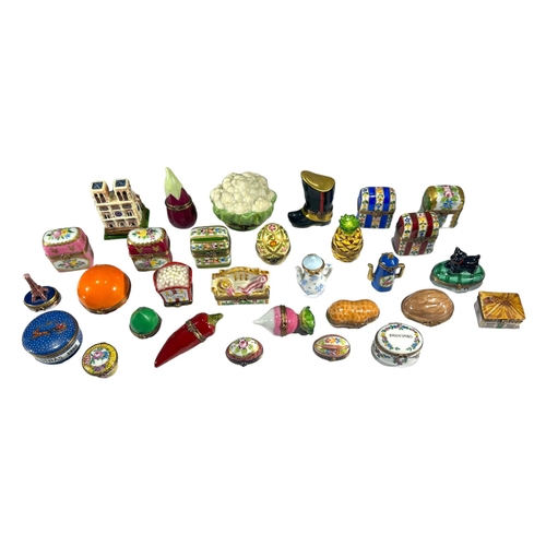 112 - LIMOGES, FRANCE, A COLLECTION OF THIRTY ‘PEINT MAIN’ TRINKET BOXES, TO INCLUDE NOVELTY EXAMPLES
Comp... 