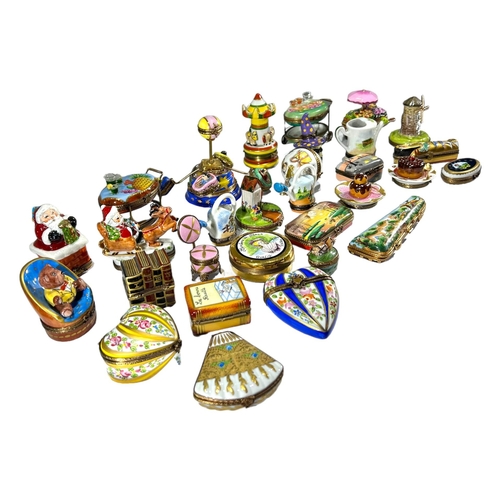 139 - LIMOGES, FRANCE, A COLLECTION OF THIRTY ‘PEINT MAIN’ TRINKET BOXES, TO INCLUDE NOVELTY EXAMPLES. Com... 