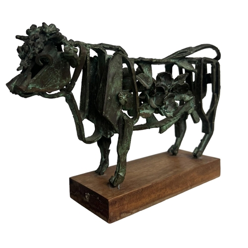 237 - FRANK ROPER, M.B.E., BRITISH, 1914 - 2000, BRONZE SCULPTURE OF A BULL
Raised on a plinth base.
(h 15... 