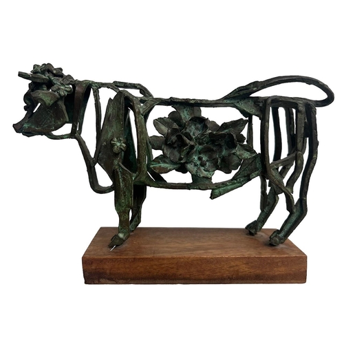 237 - FRANK ROPER, M.B.E., BRITISH, 1914 - 2000, BRONZE SCULPTURE OF A BULL
Raised on a plinth base.
(h 15... 