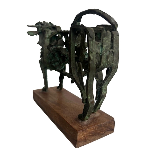 237 - FRANK ROPER, M.B.E., BRITISH, 1914 - 2000, BRONZE SCULPTURE OF A BULL
Raised on a plinth base.
(h 15... 