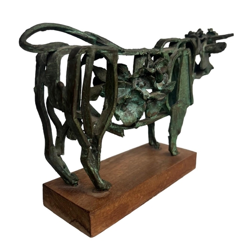 237 - FRANK ROPER, M.B.E., BRITISH, 1914 - 2000, BRONZE SCULPTURE OF A BULL
Raised on a plinth base.
(h 15... 