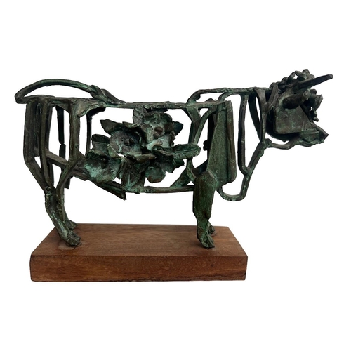 237 - FRANK ROPER, M.B.E., BRITISH, 1914 - 2000, BRONZE SCULPTURE OF A BULL
Raised on a plinth base.
(h 15... 