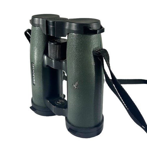 166 - AUSTRIAN SWAROVSKI OPTIK EL10 x 42 BINOCULARS AND PROTECTIVE POUCH.
(16.2cm x 13.7cm)