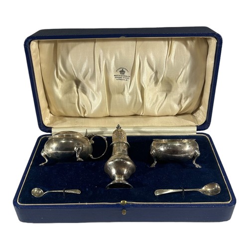 71 - MAPPIN & WEBB, A CASED SILVER CRUET SET, HALLMARKED LONDON 1936
Comprising mustard pot, pepperette, ... 