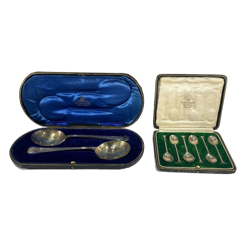 72 - MAPPIN & WEBB LTD, A CASED SET OF EDWARDIAN SILVER TEASPOONS
Hallmarked London, 1902, together with ... 