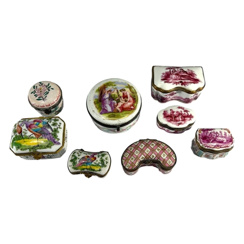 81 - A COLLECTION OF 19TH CENTURY PORCELAIN TRINKET BOXES
To include examples from Veuve Perrin, Adrienne... 