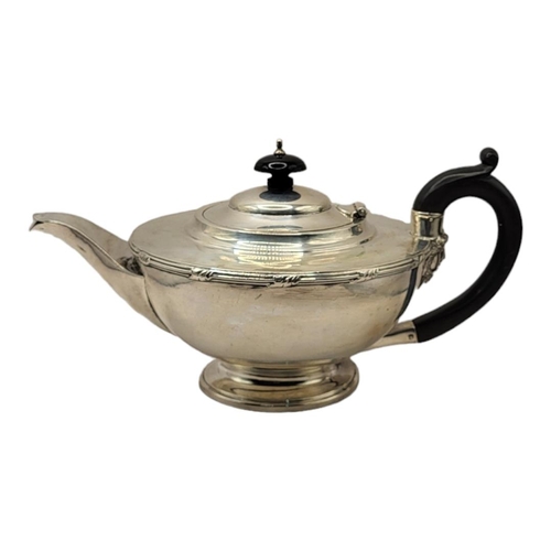 2 - EDWARD BARNARD & SONS LTD, AN EARLY 20TH CENTURY SILVER TEA SET, HALLMARKED LONDON, 1913
Comprising ... 