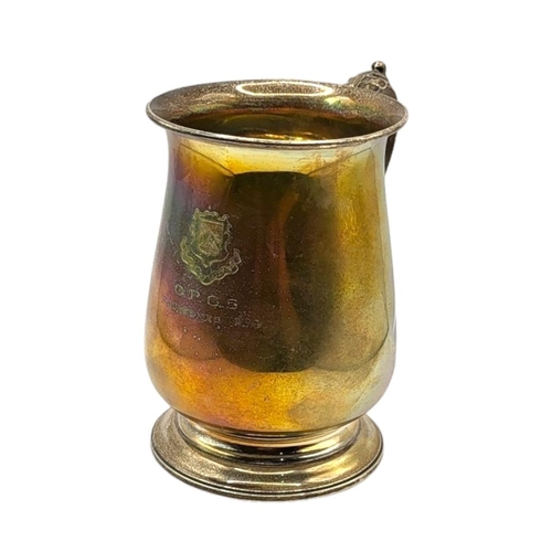 29 - ST. PAULS SCHOOL, LONDON, A 20TH CENTURY SILVER MUG, HALLMARKED HARRISON BROTHERS & HOWSON, SHEFFIEL... 