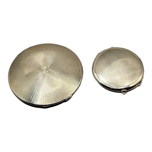 36 - W.I. BROADWAY & CO., AN ART DECO MIRRORED SILVER COMPACT, HALLMARKED BIRMINGHAM, 1940. TOGETHER WITH... 