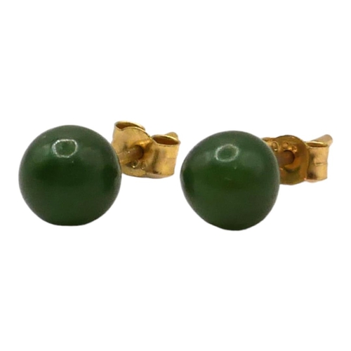 51 - A PAIR OF 9CT GOLD AND NEPHRITE STUD EARRINGS. 
(diameter 6mm, gross weight 0.9g)