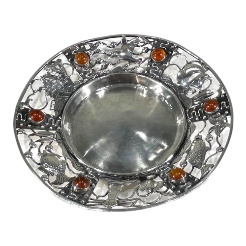 14 - GEORG KRAMER, A 20TH CENTURY SILVER & AMBER DISH, FISCHLAND PATTERN
Having pierced and chased seagul... 