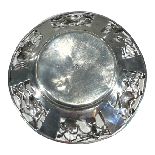 14 - GEORG KRAMER, A 20TH CENTURY SILVER & AMBER DISH, FISCHLAND PATTERN
Having pierced and chased seagul... 