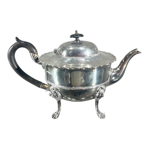 18 - FENTON BROTHERS LTD, AN EARLY 20TH CENTURY SILVER THREE-PIECE TEA SET, HALLMARKED SHEFFIELD, 1921
Te... 