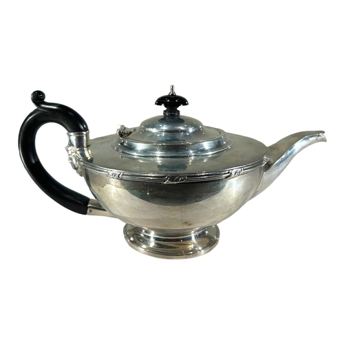 2 - EDWARD BARNARD & SONS LTD, AN EARLY 20TH CENTURY SILVER TEA SET, HALLMARKED LONDON, 1913
Comprising ... 