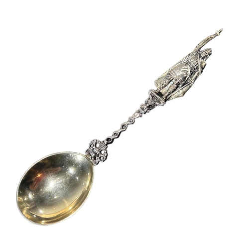 21 - SAMUEL JACOB, A CASED EDWARDIAN SILVER DESSERT SPOON, HALLMARKED, LONDON, 1901
Decorated with stylis... 