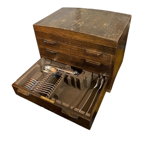 23 - MAPPIN & WEBB, ELKINGTON AND DIXON, A MIXED ASSEMBLED COLLECTION OF SILVER PLATED FLATWARE, HOUSED I... 