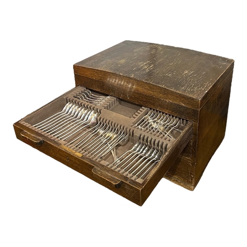 23 - MAPPIN & WEBB, ELKINGTON AND DIXON, A MIXED ASSEMBLED COLLECTION OF SILVER PLATED FLATWARE, HOUSED I... 