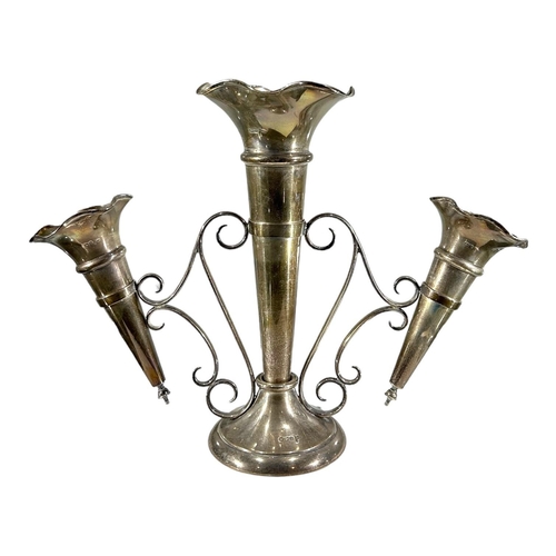 8 - WALKER & HALL, AN EARLY 20TH CENTURY SILVER EPERGNE, HALLMARKED, SHEFFIELD, 1913
Three removable flu... 