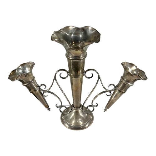 8 - WALKER & HALL, AN EARLY 20TH CENTURY SILVER EPERGNE, HALLMARKED, SHEFFIELD, 1913
Three removable flu... 