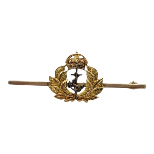 58 - NAVAL INTEREST, AN EDWARDIAN 15CT GOLD AND ENAMEL BAR BROOCHDepicting an anchor in between a laurel... 
