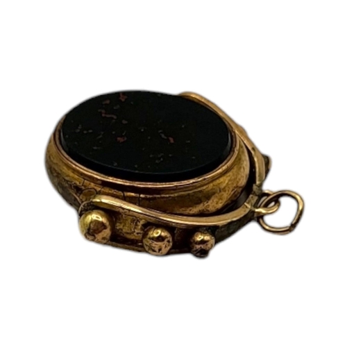 99 - A LATE VICTORIAN/EARLY EDWARDIAN YELLOW METAL, BLOODSTONE AND CARNELIAN SWIVEL FOB SEAL, YELLOW META... 