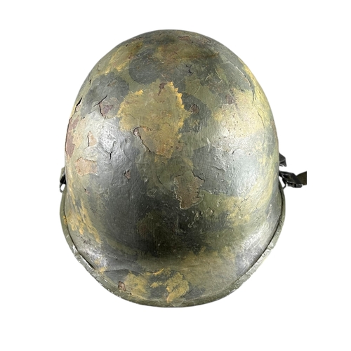 166 - A WWII AMERICAN M1 STEEL COMBAT HELMET.