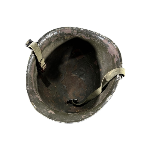 166 - A WWII AMERICAN M1 STEEL COMBAT HELMET.