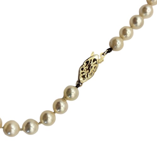 195 - A VINTAGE 14CT GOLD AND PEARL NECKLACE
Housed in a retail pouch for H. Stern.
(necklace pearl gauge ... 