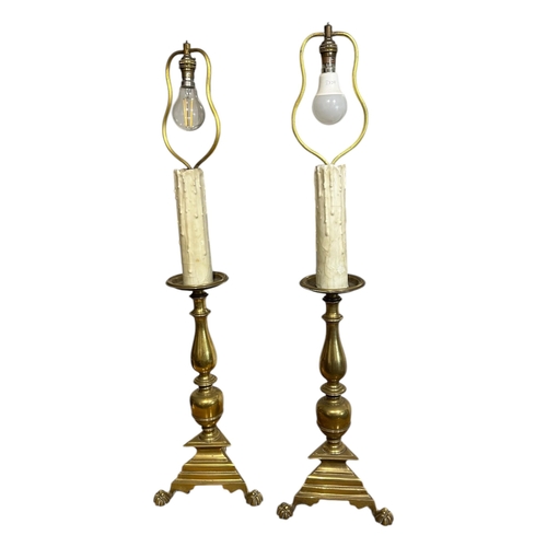 72 - A PAIR OF 20TH CENTURY BRASS LAMPS
Terminating on triform base, raised on paw feet. 
(h 90cm)