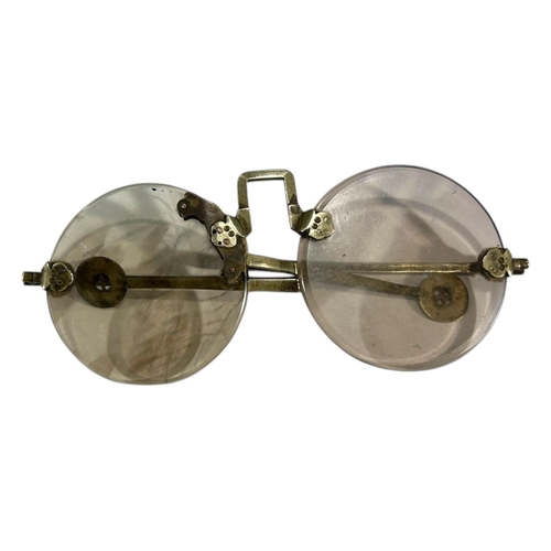 83 - A LATE 19TH/EARLY 20TH CENTURY CHINESE SPECTACLES AND SHAGREEN CASE
Having customs permissions wax s... 