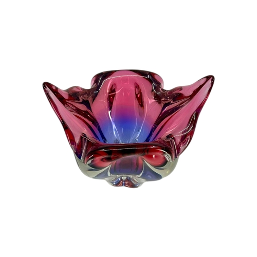 172A - ATTRIBUTED JOSEF HOSPODKA, 1923 - 1989, A 20TH CENTURY ABSTRACT FREEFORM ART GLASS VASE.