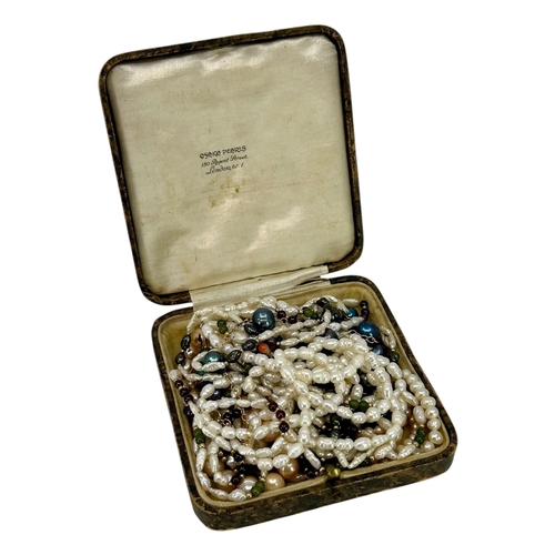 186A - A COLLECTION OF TEN VINTAGE PEARL NECKLACES AND BRACELETS, TO INCLUDE NECKLACES INTERSPACED BY PERID... 