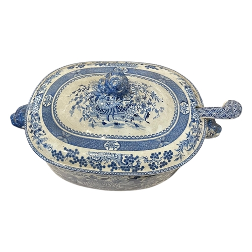 133A - A 19TH CENTURY BLUE AND WHITE STAFFORDSHIRE SOUP TUREEN, LID AND LADLE (POSSIBLY SPODE).
(h 23cm)