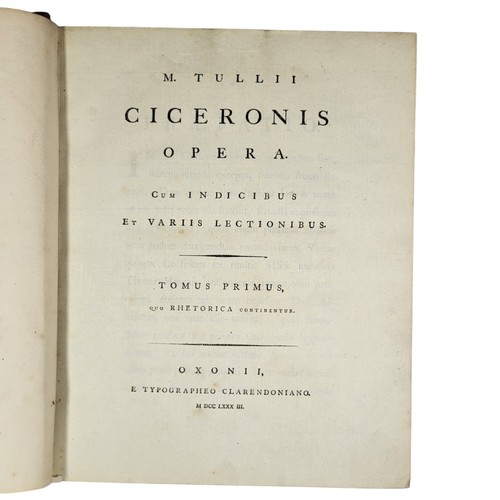 45 - Cicero, Marcus Tullius.
Opera. 
Oxford Clarendon Press, 1783
10 volumes. Engraved frontispiece, vol.... 