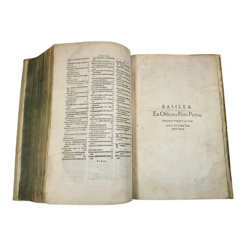 57 - Giovio, Paolo.
Elogia virorum bellica virtute illustrium. 
Basel: Pietro Perna, 1575;
Regionum et in... 