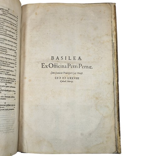 57 - Giovio, Paolo.
Elogia virorum bellica virtute illustrium. 
Basel: Pietro Perna, 1575;
Regionum et in... 