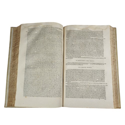 122 - Livius
Chronologia in Titi Livii Historiam 
Francofurti ad Moenum 1568
56pp, [6], 119pp, [82], 112pp... 