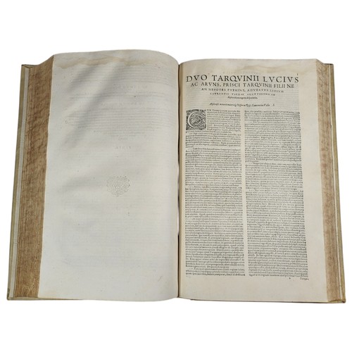 122 - Livius
Chronologia in Titi Livii Historiam 
Francofurti ad Moenum 1568
56pp, [6], 119pp, [82], 112pp... 