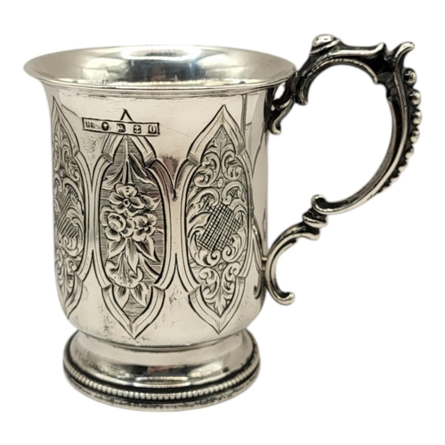 123 - HENRY HYDE ASTON, A 19TH CENTURY VICTORIAN SILVER MUG, HALLMARKED BIRMINGHAM, 1863
Decorated with ch... 