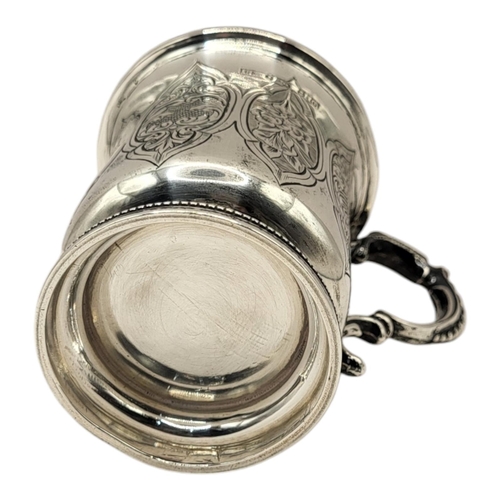 123 - HENRY HYDE ASTON, A 19TH CENTURY VICTORIAN SILVER MUG, HALLMARKED BIRMINGHAM, 1863
Decorated with ch... 