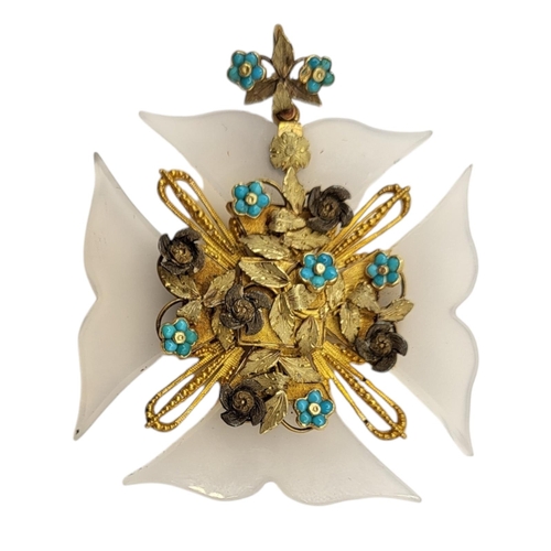 126 - AN EARLY 19TH CENTURY GEORGIAN CANNETILLE YELLOW METAL, TURQUOISE AND CHALCEDONY MALTESE CROSS PENDA... 