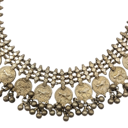 137 - AN EARLY 20TH CENTURY INDIAN WHITE METAL NECKLACE (WHITE METAL TESTS AS SILVER)
Having lion Talisman... 