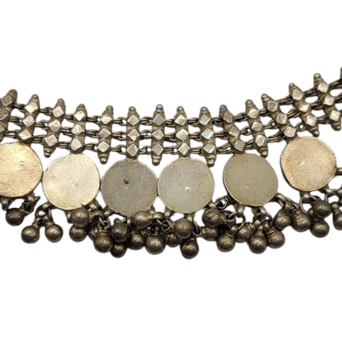 137 - AN EARLY 20TH CENTURY INDIAN WHITE METAL NECKLACE (WHITE METAL TESTS AS SILVER)
Having lion Talisman... 